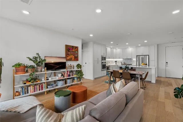 $4,300 | 900 South 1st Street, Unit 213, Austin, TX 78704