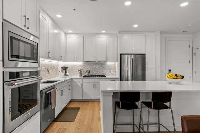 $4,300 | 900 South 1st Street, Unit 213, Austin, TX 78704