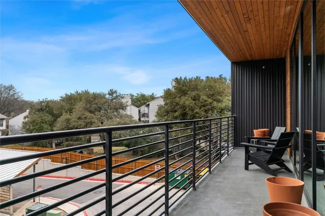$4,300 | 900 South 1st Street, Unit 213, Austin, TX 78704