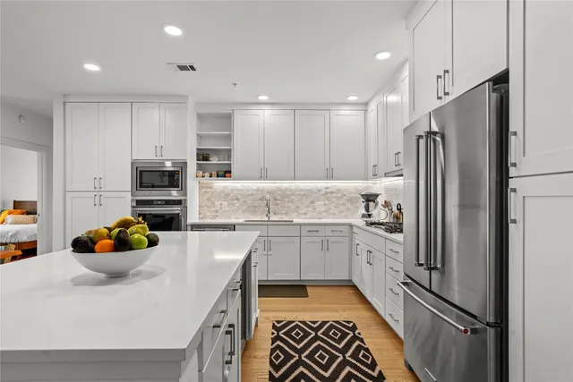 $4,300 | 900 South 1st Street, Unit 213, Austin, TX 78704