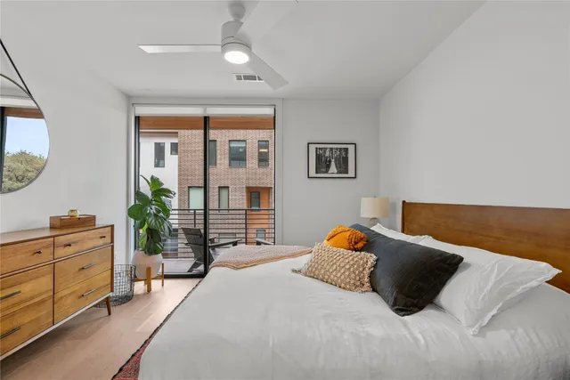 $4,300 | 900 South 1st Street, Unit 213, Austin, TX 78704