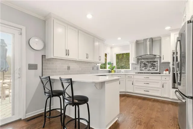 $489,950 | 6817 Lakeshore Drive, Raytown, MO 64133