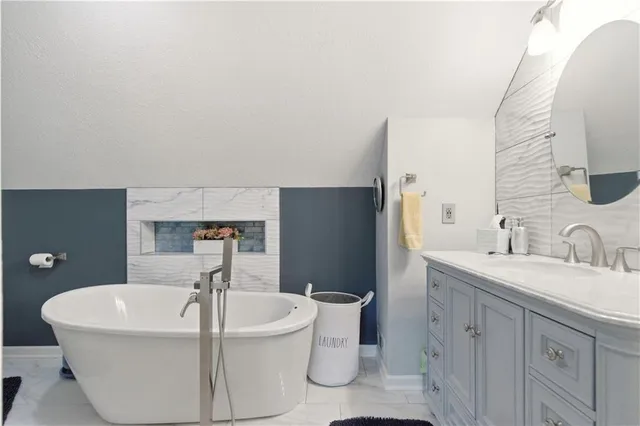 $489,950 | 6817 Lakeshore Drive, Raytown, MO 64133