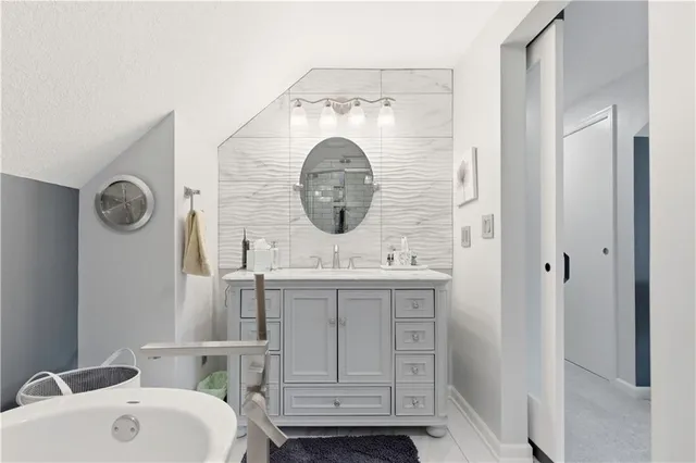 $489,950 | 6817 Lakeshore Drive, Raytown, MO 64133