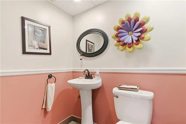 $489,950 | 6817 Lakeshore Drive, Raytown, MO 64133