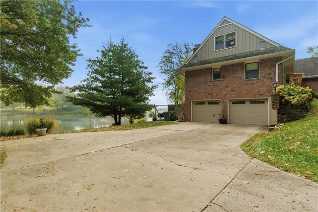 $489,950 | 6817 Lakeshore Drive, Raytown, MO 64133