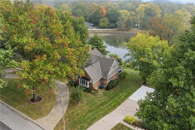 $489,950 | 6817 Lakeshore Drive, Raytown, MO 64133