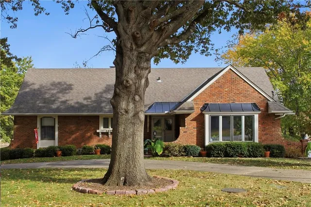$489,950 | 6817 Lakeshore Drive, Raytown, MO 64133