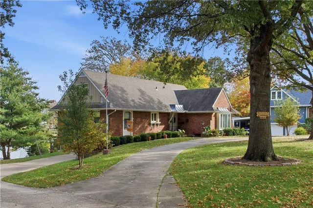 $489,950 | 6817 Lakeshore Drive, Raytown, MO 64133