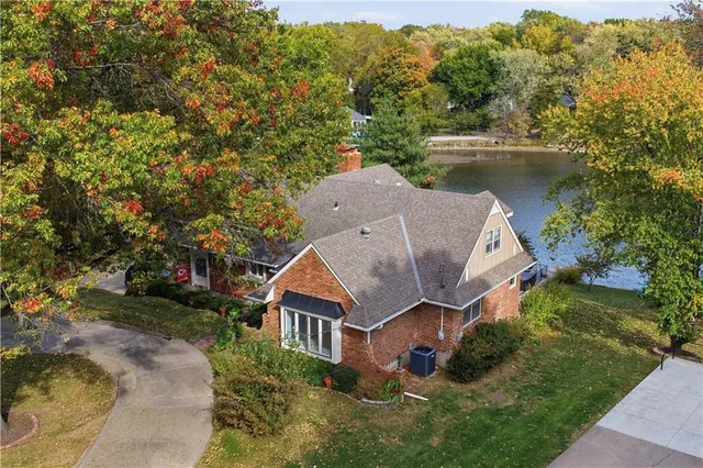 $489,950 | 6817 Lakeshore Drive, Raytown, MO 64133