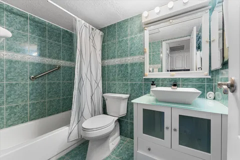 $145,000 | 19201 Collins Avenue, Unit 114, Sunny Isles Beach, FL 33160