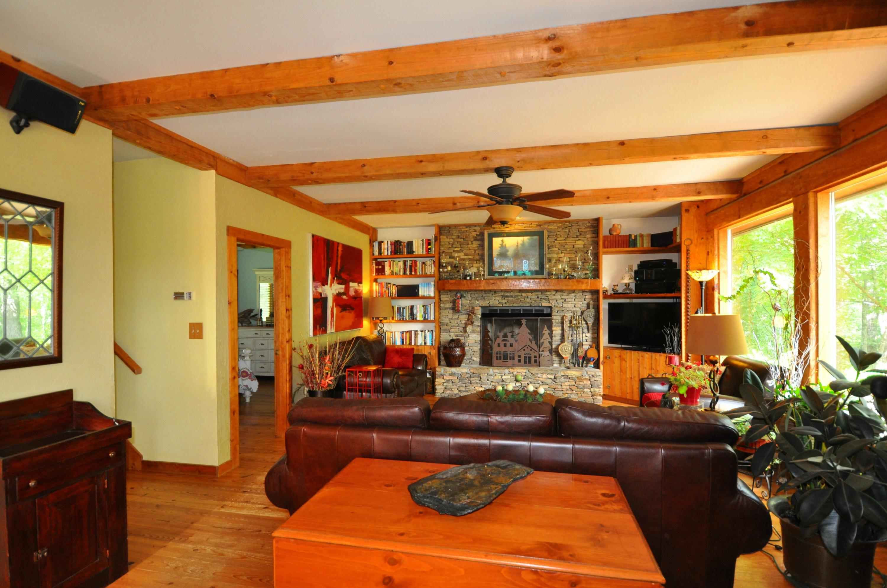 1057 Carrs Creek Road Townsend, TN 37882 - Photo 11 of 32 Beautiful interior accents