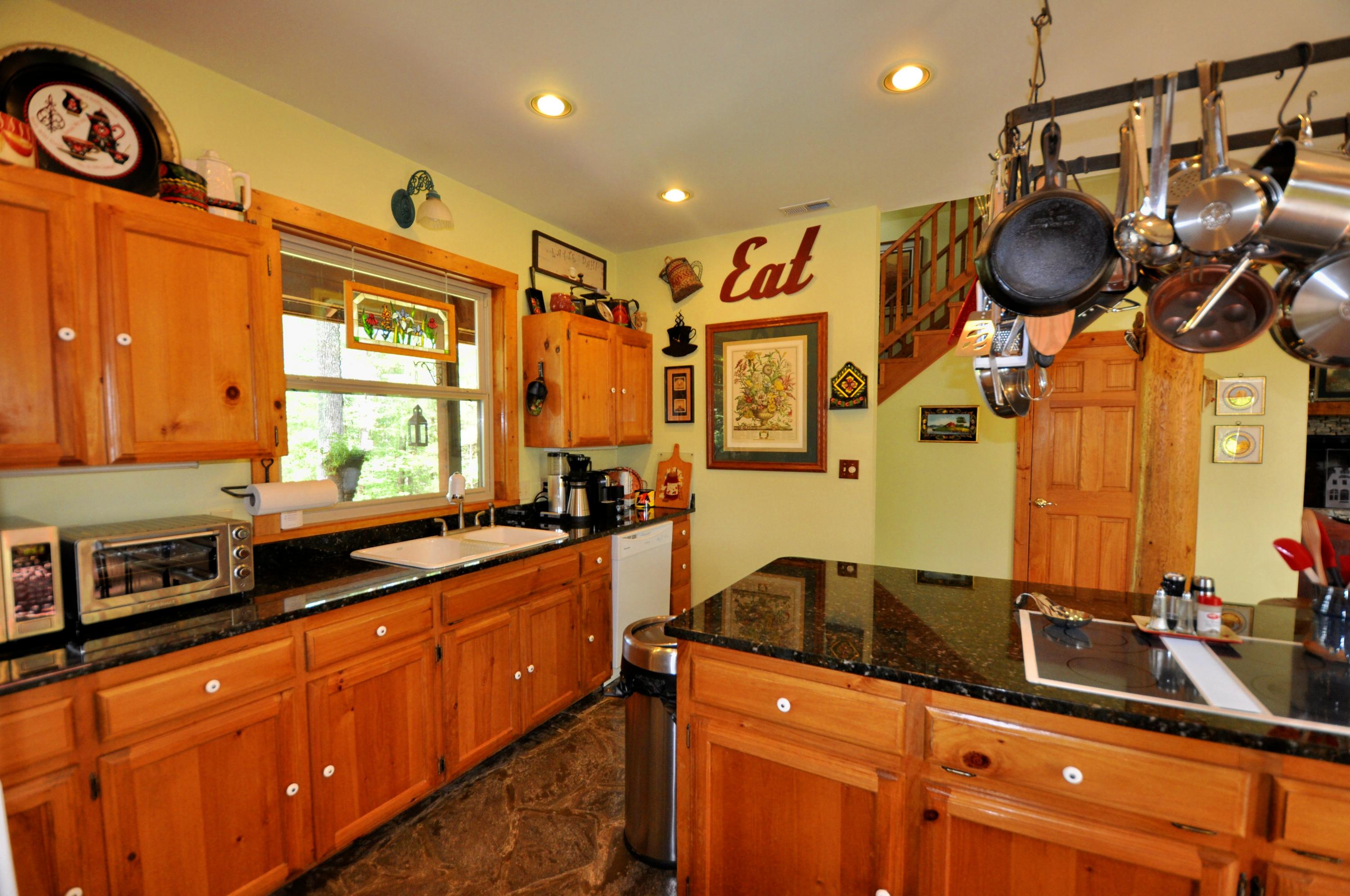 1057 Carrs Creek Road Townsend, TN 37882 - Photo 14 of 32 Ganite countertops