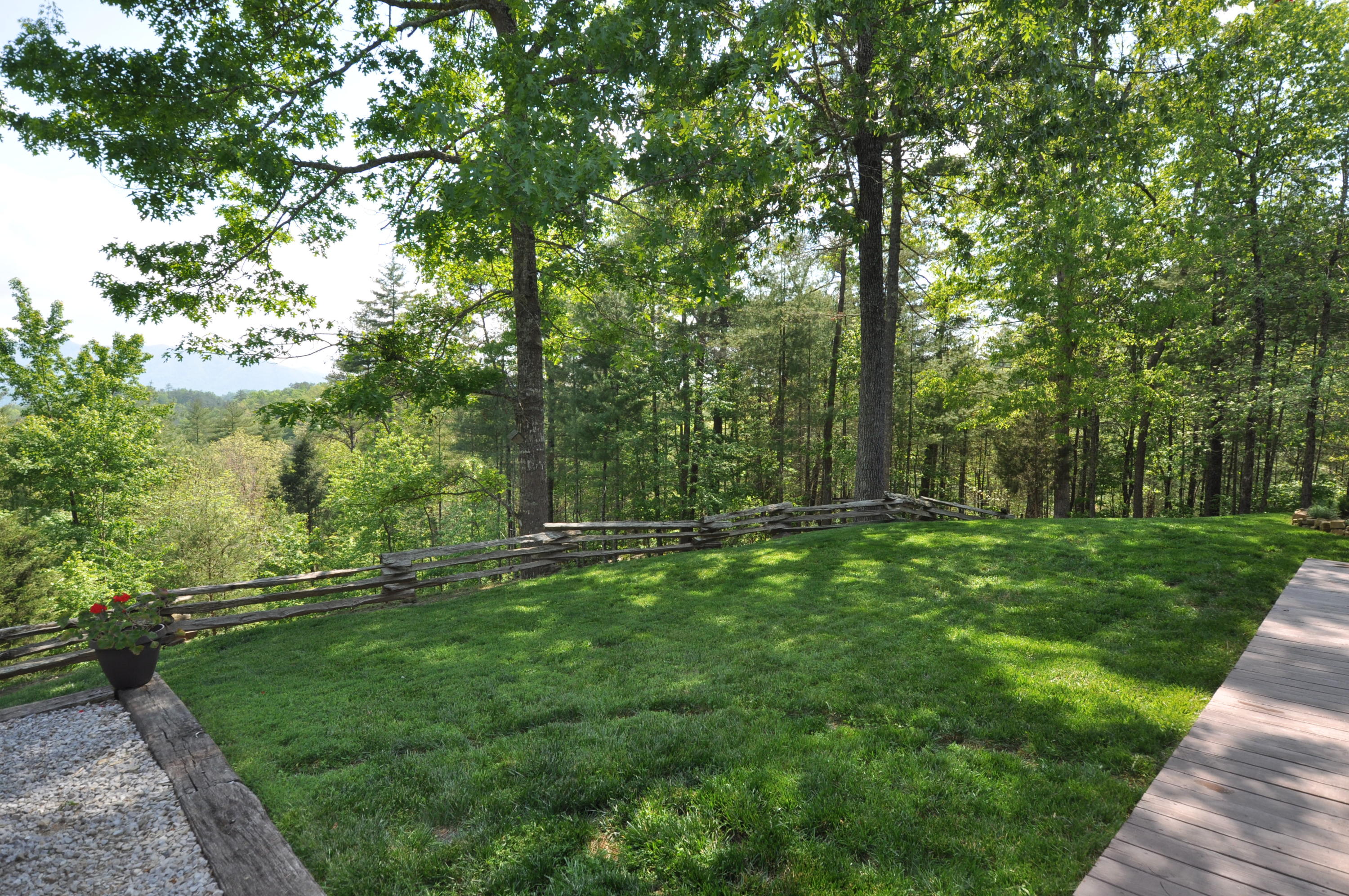 1057 Carrs Creek Road Townsend, TN 37882 - Photo 7 of 32 View of front lawn