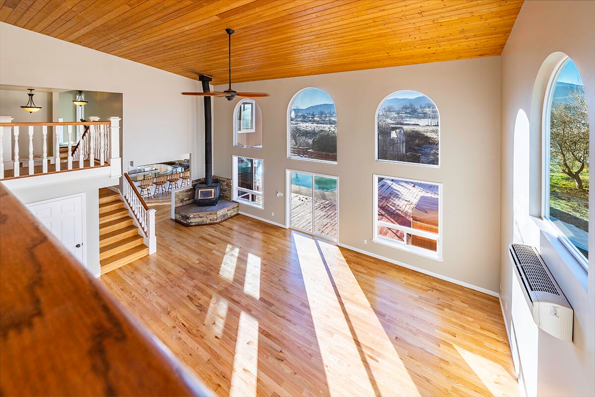 148 East Valley View Road Ashland, OR 97520 - Photo 7 of 43 7