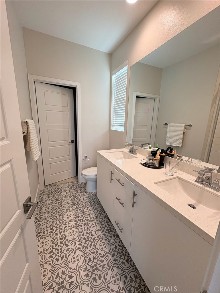 2241 Horseback Road Rancho Mission Viejo, CA 92694 - Photo 16 of 19 Primary bath with dual sinks