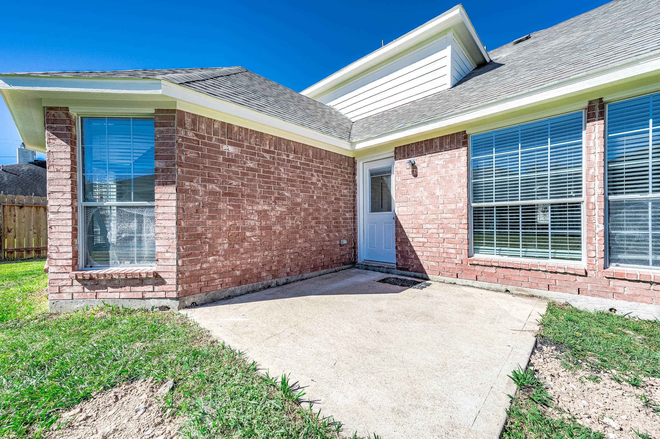 13402 Timber Oak Court Rosharon, TX 77583 - Photo 34 of 34 a front view of a house with a garden