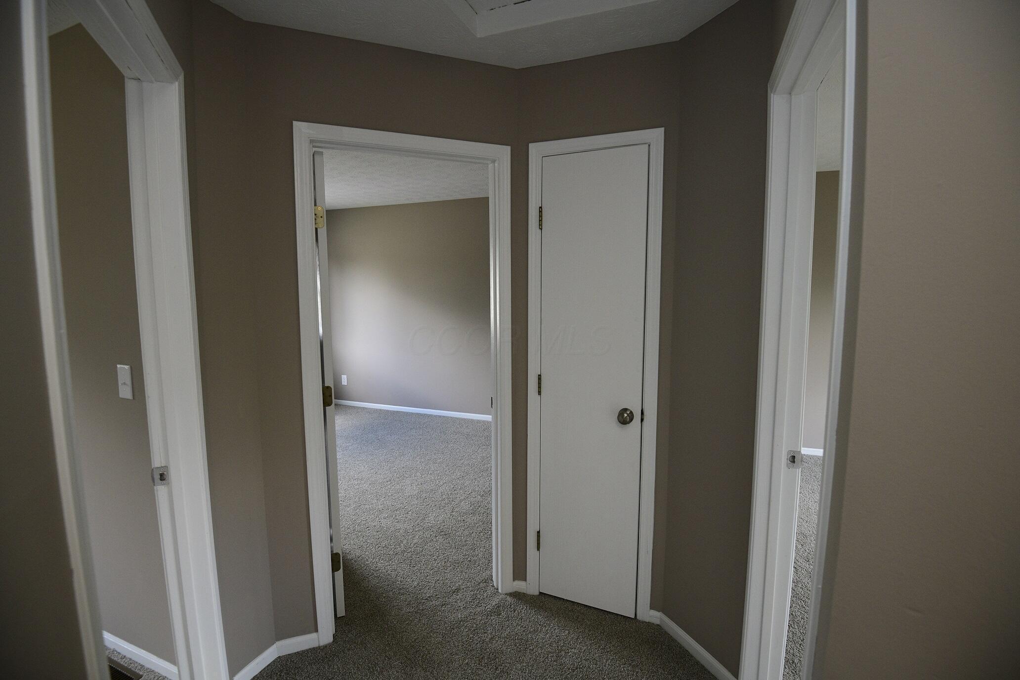 2730 Raphael Drive Columbus, OH 43232 - Photo 10 of 17 10