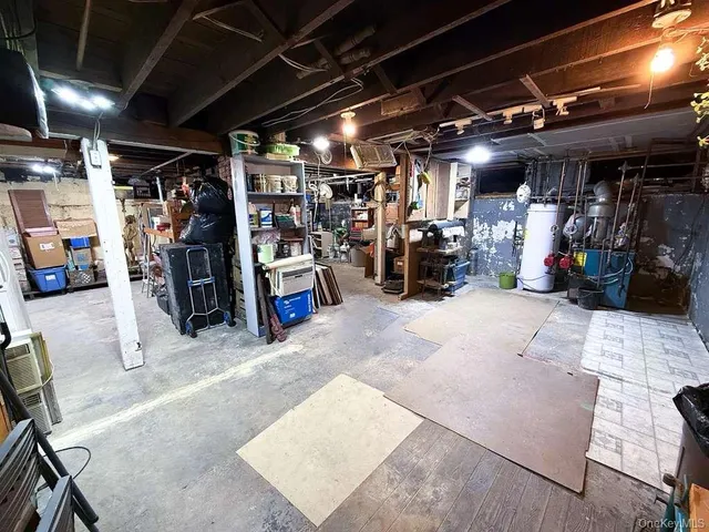 $899,999 | 6 Windsor Place, Lynbrook, NY 11563