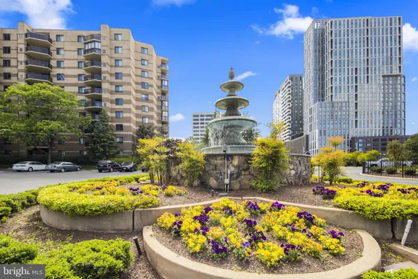 $419,000 | 8360 Greensboro Drive, Unit 102, McLean, VA 22102