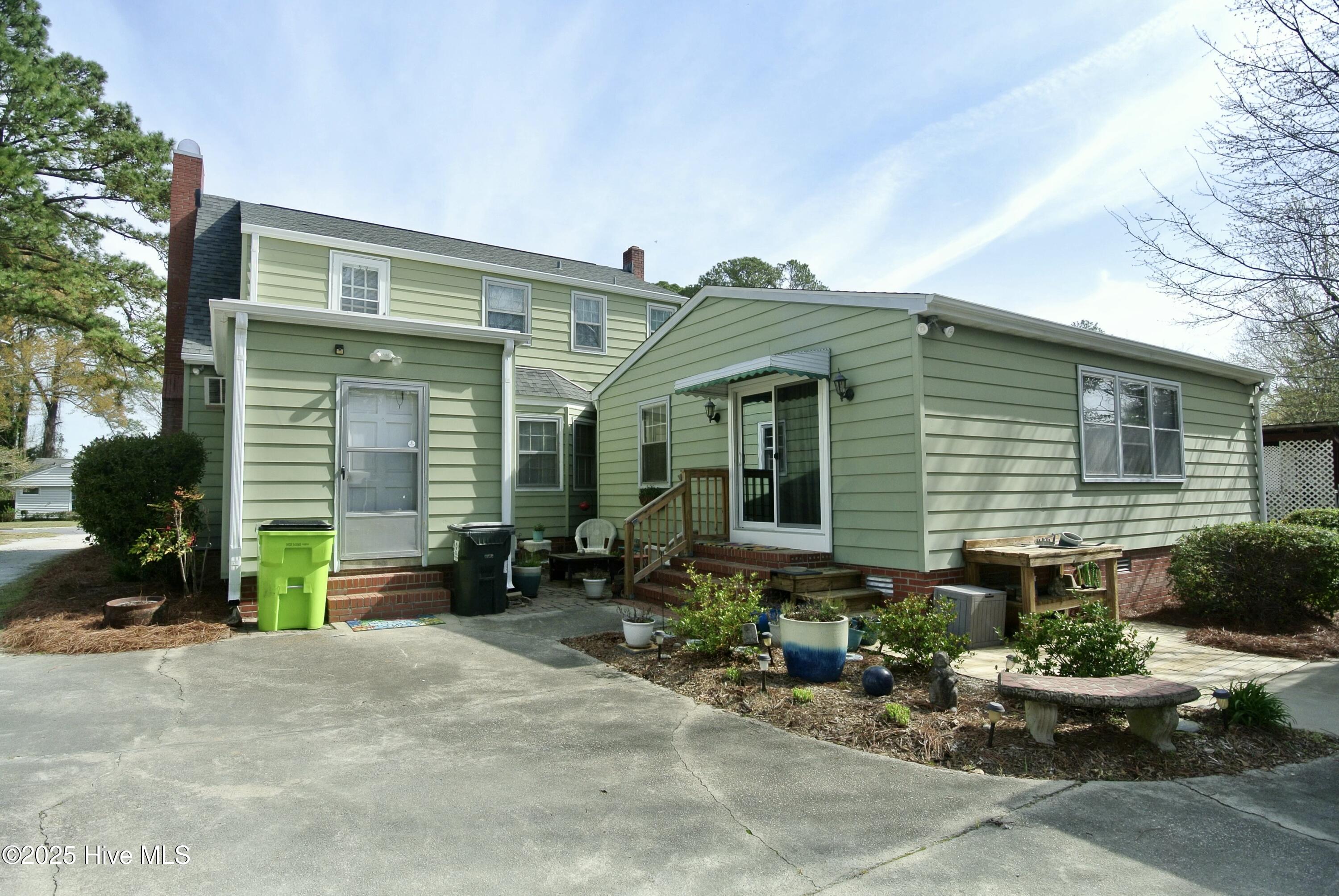 1813 Tryon Road New Bern, NC 28560 - Photo 6 of 30 Back view of house.