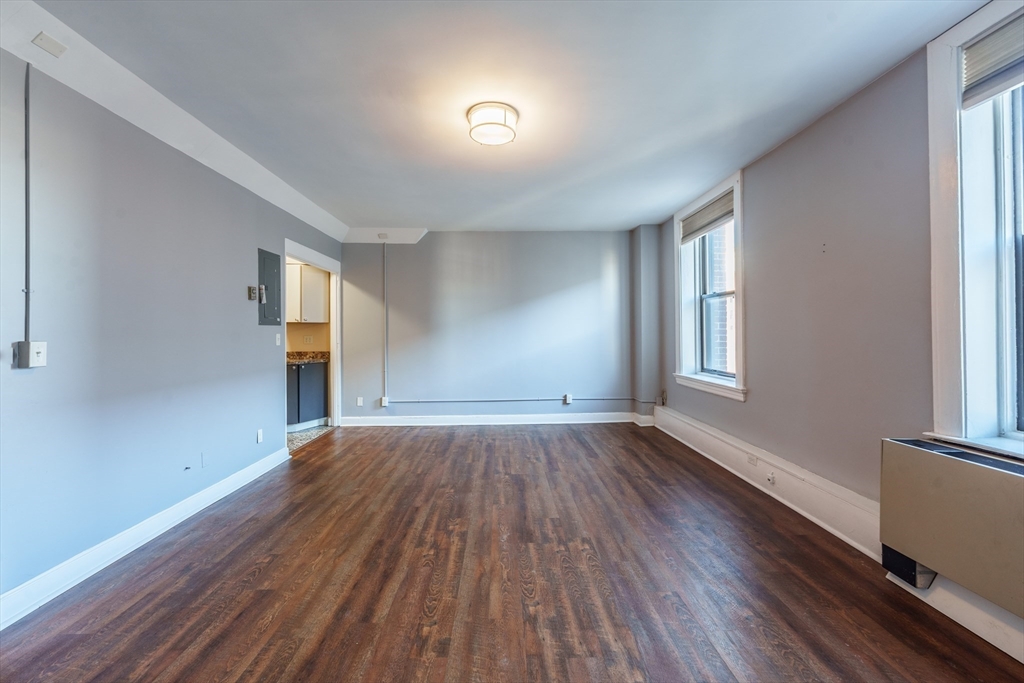 140 Chestnut Street, Unit 308 Springfield, MA 01103 - Photo 3 of 25 Gallery Image 3