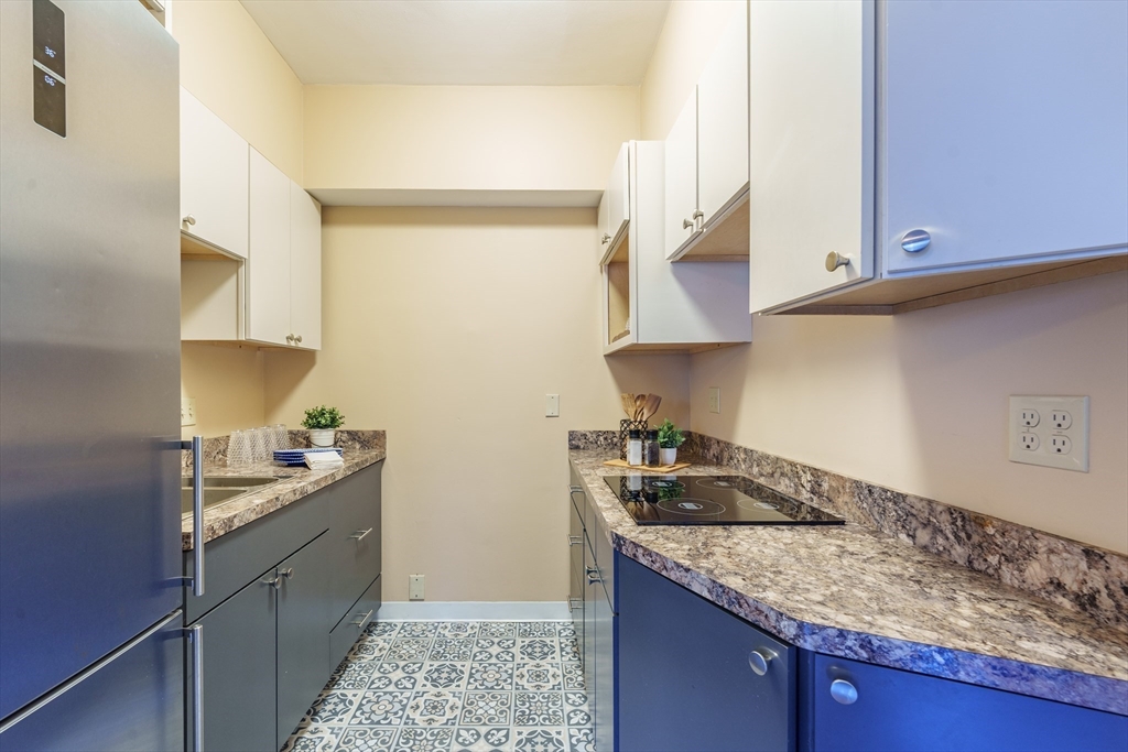 140 Chestnut Street, Unit 308 Springfield, MA 01103 - Photo 8 of 25 Gallery Image 8