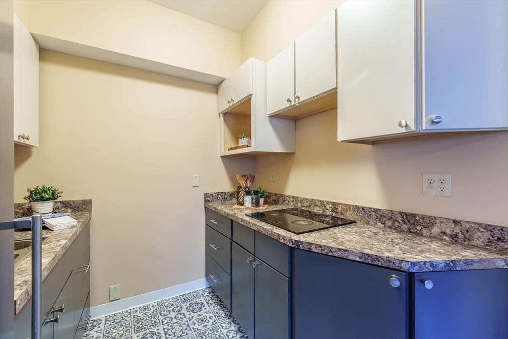 140 Chestnut Street, Unit 308 Springfield, MA 01103 - Photo 9 of 25 Gallery Image 9