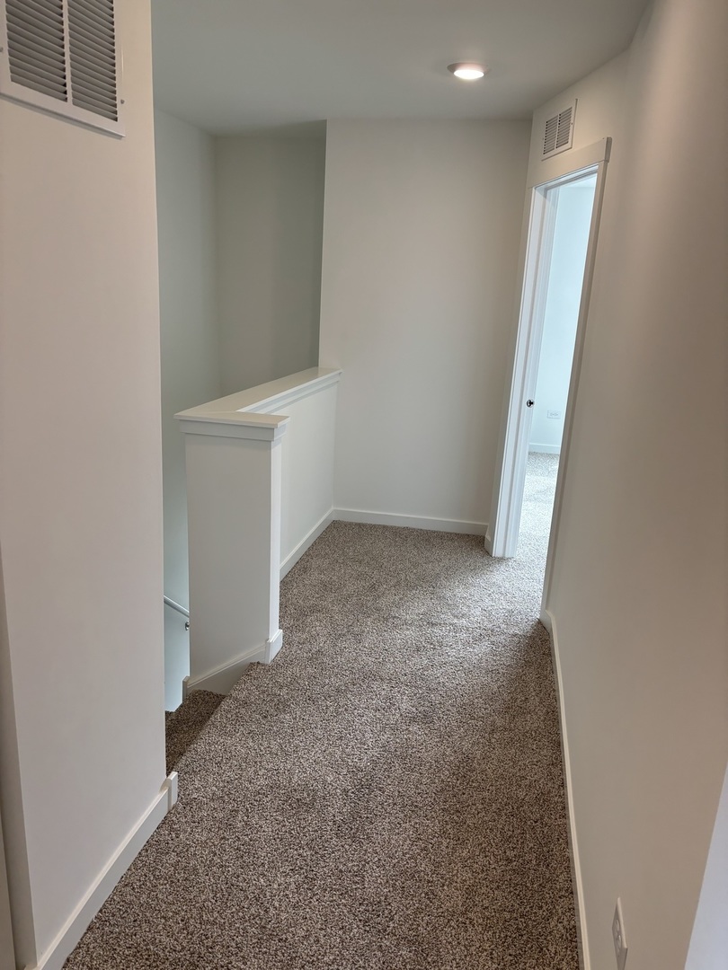 369 Summit Circle Lombard, IL 60148 - Photo 7 of 11 an empty room with an empty space