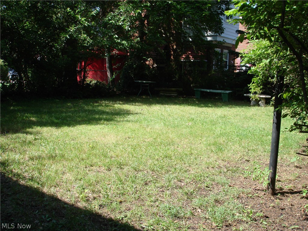 18027 Nottingham Road Cleveland, OH 44119 - Photo 26 of 34 Another backyard view, not too much to maintain, but enough to enjoy!