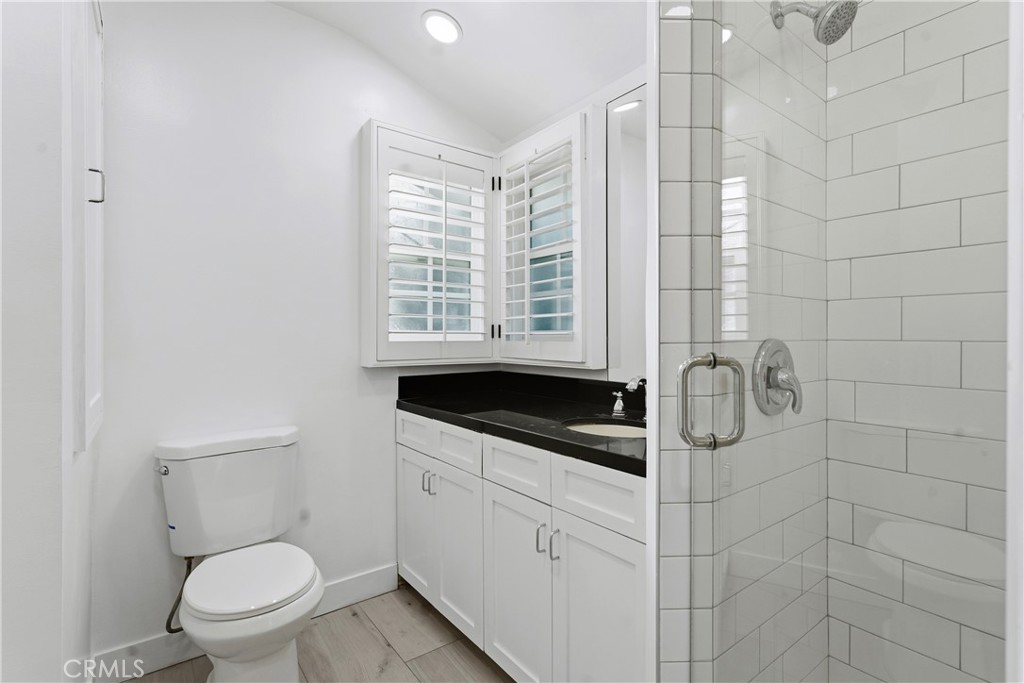 5550 Penland Road Hidden Hills, CA 91302 - Photo 20 of 55 Office/En-suite Bath