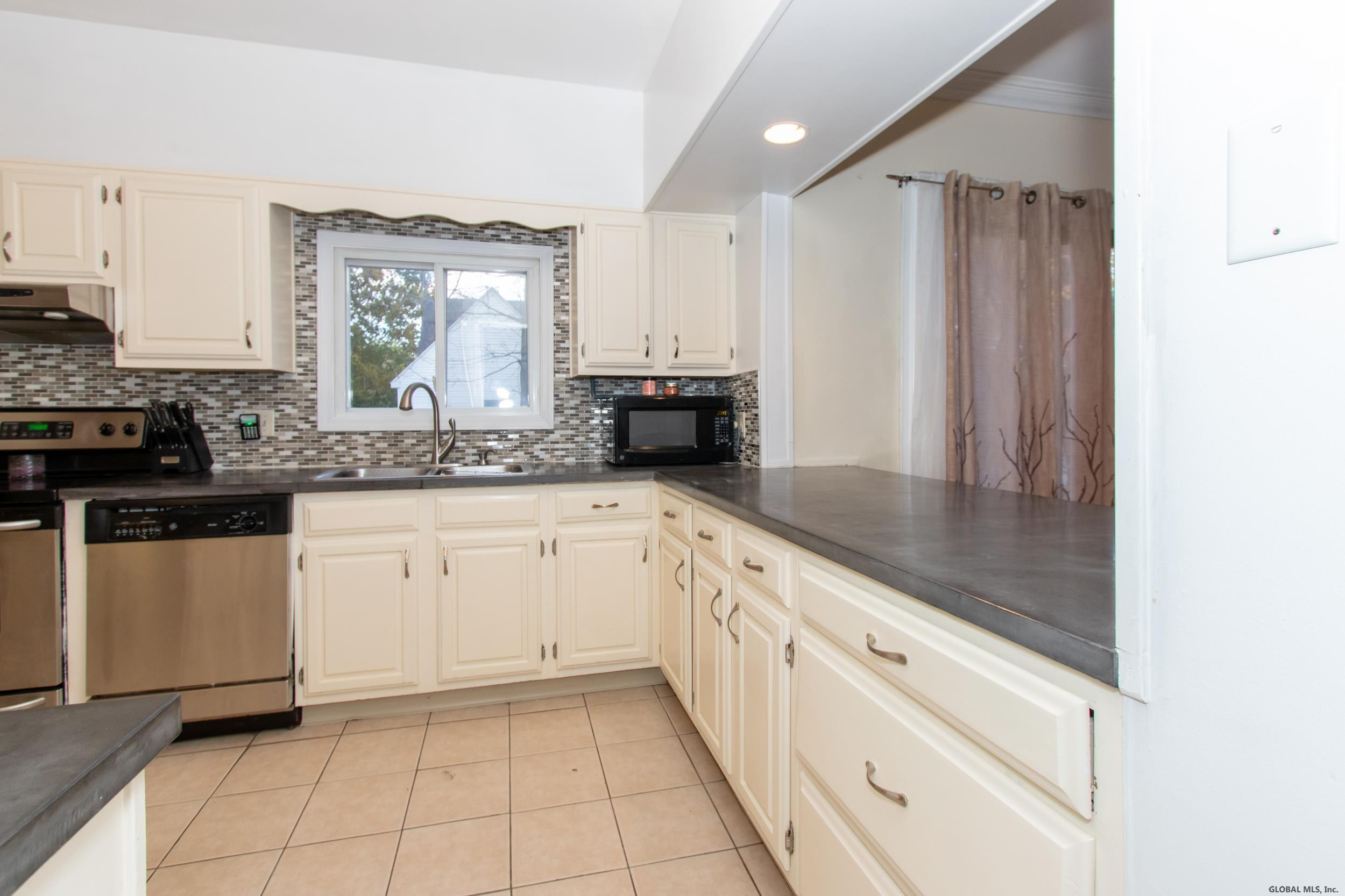 36 Lisha Kill Road Colonie, NY 12205 - Photo 7 of 43 Photo 7