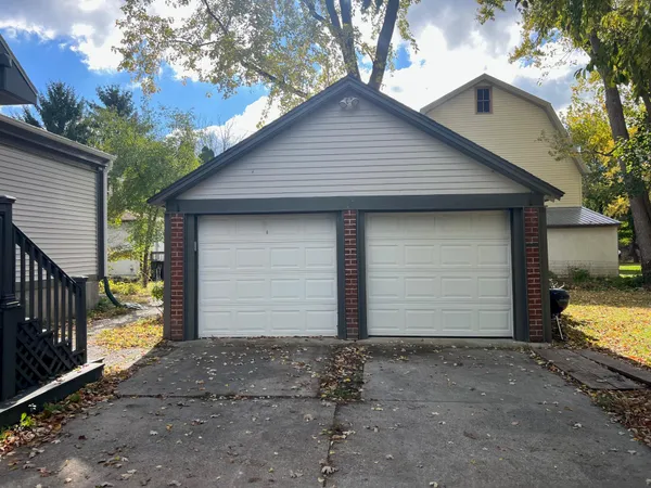 $3,400 | 2221 Highway 83, Delafield, WI 53029