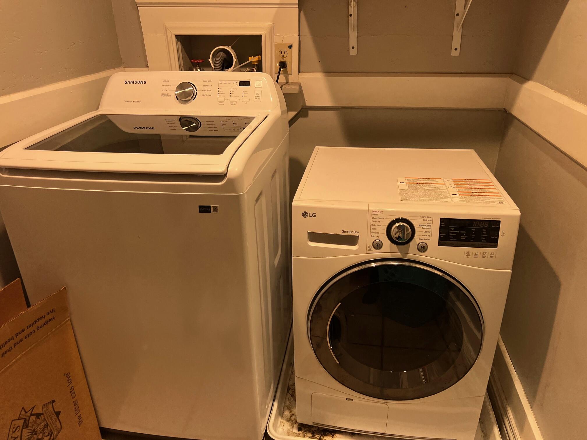 2221 Highway 83 Delafield, WI 53029 - Photo 42 of 43 Washer + Dryer included