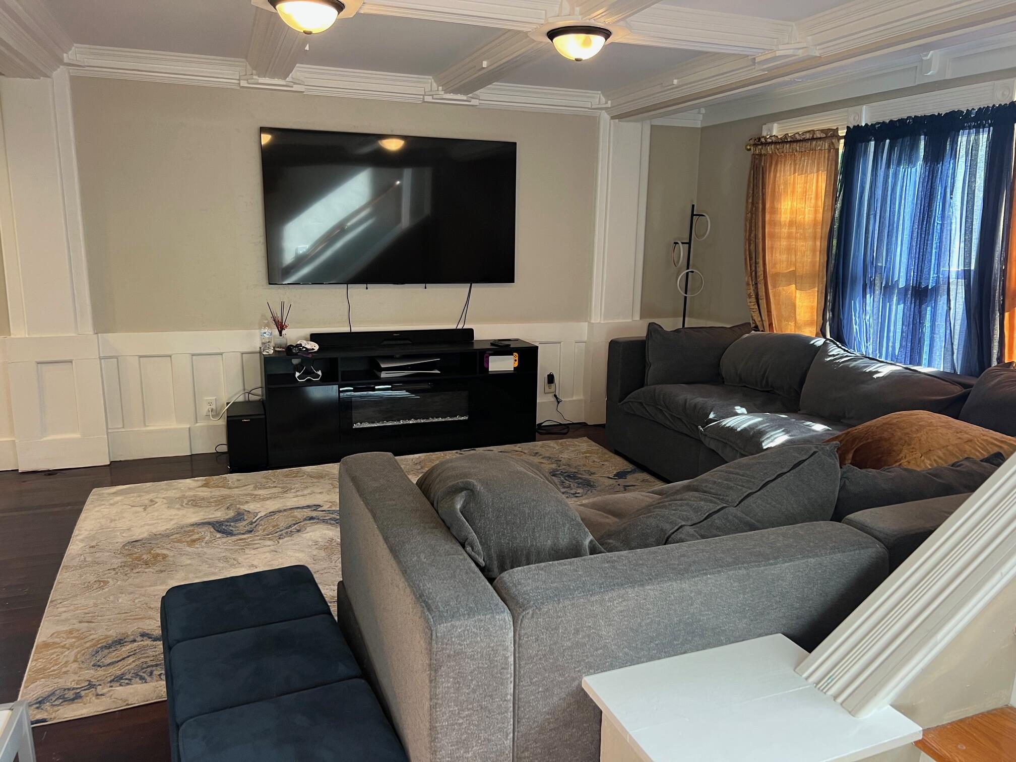 2221 Highway 83 Delafield, WI 53029 - Photo 8 of 43 Living Room