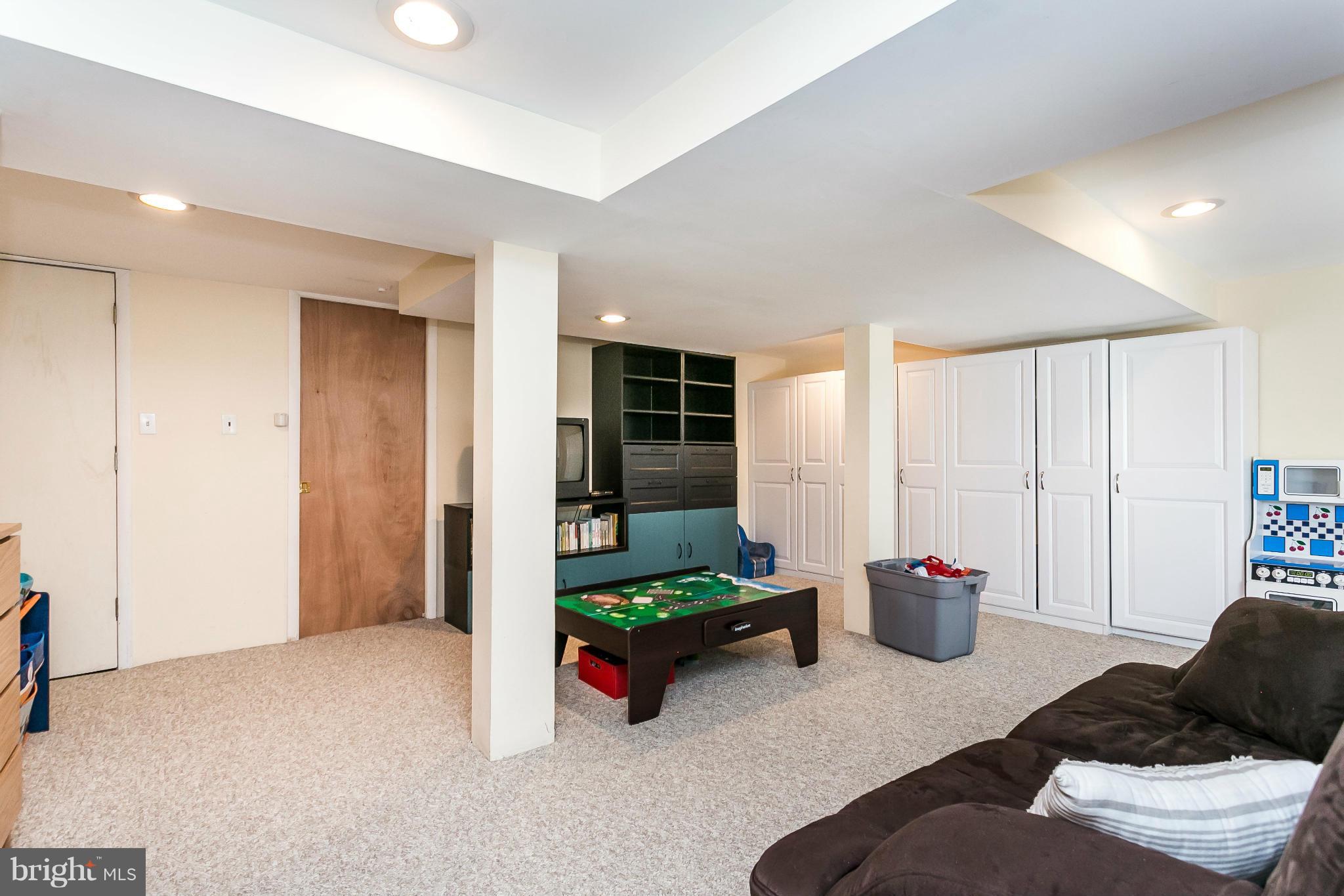 8 Dungarrie Road Catonsville, MD 21228 - Photo 23 of 30 Family Room