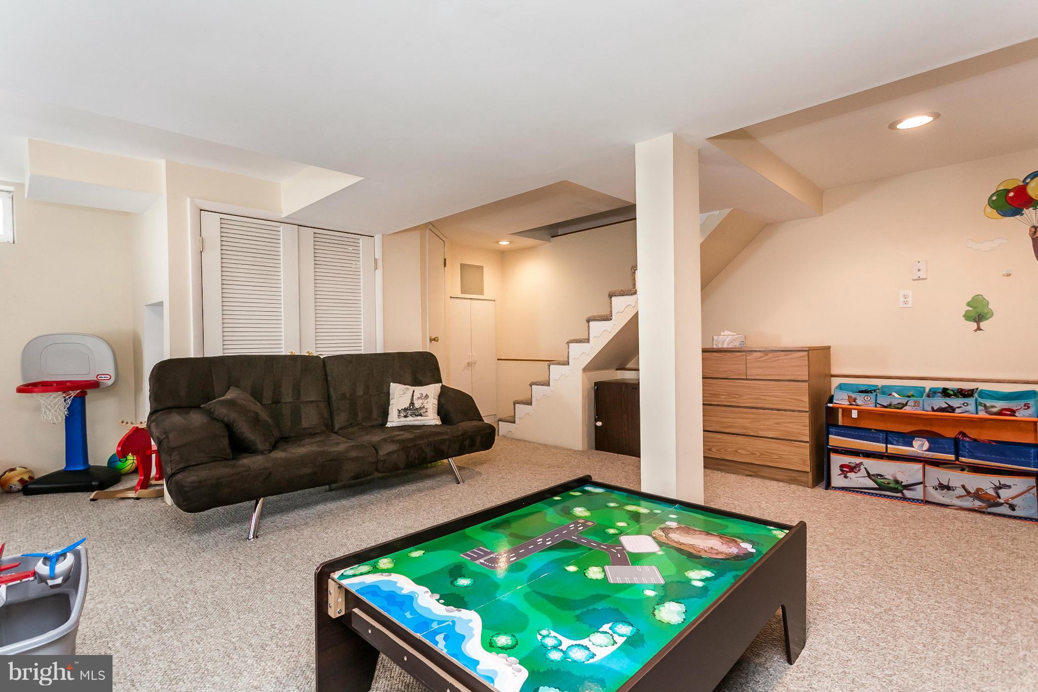 8 Dungarrie Road Catonsville, MD 21228 - Photo 24 of 30 Family Room