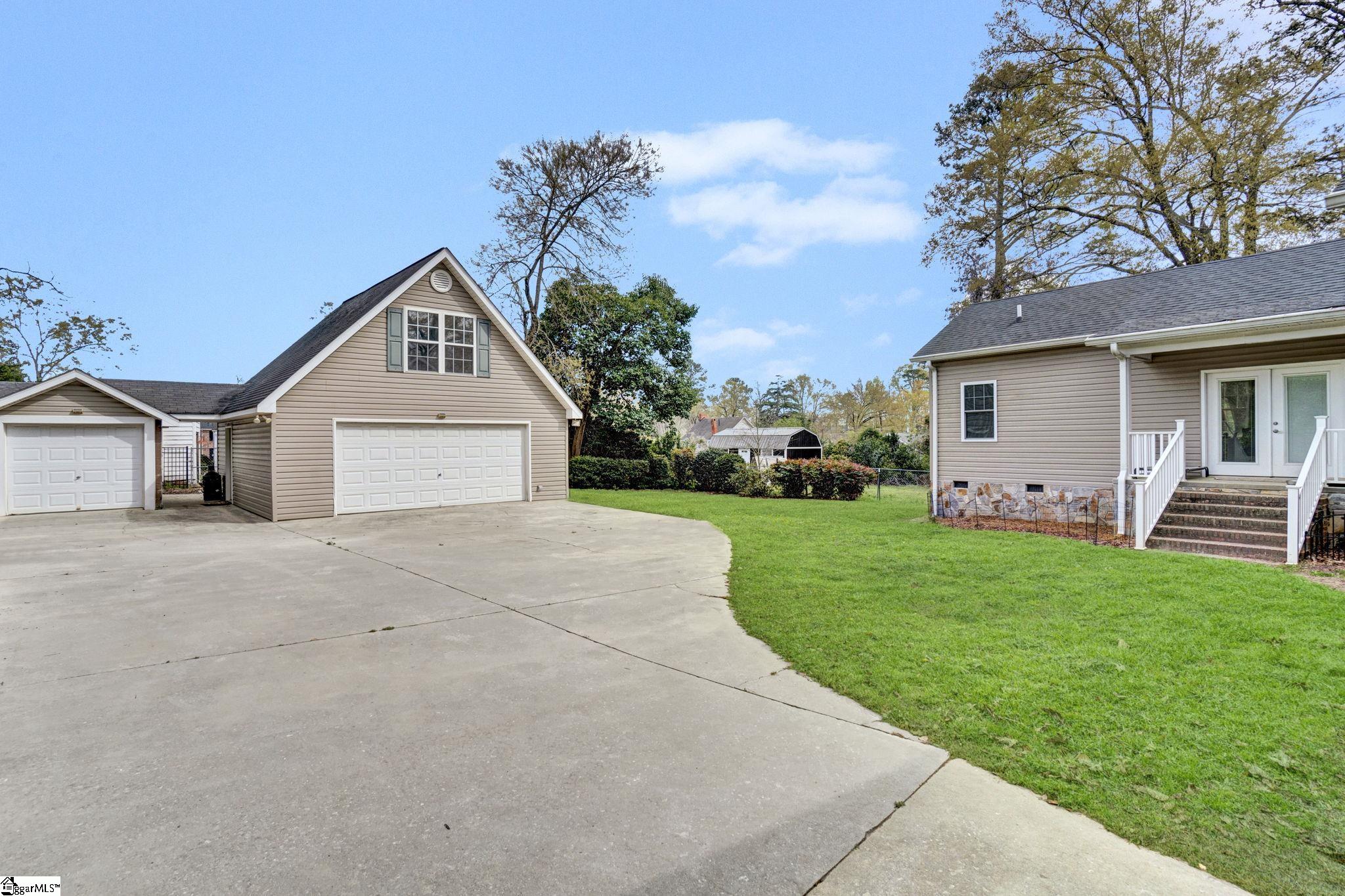 203 South Adair Street Clinton, SC 29325 - Photo 3 of 50