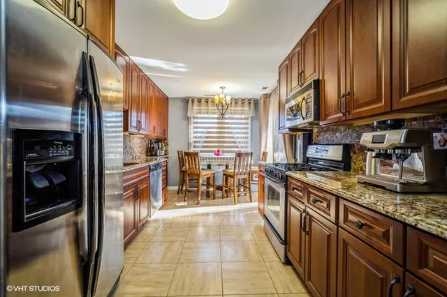 $2,500 | 1413 Sutton Court, Unit 110, Vernon Hills, IL 60061