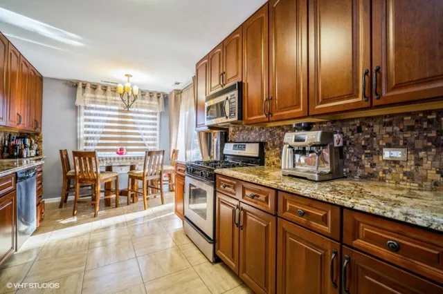 $2,500 | 1413 Sutton Court, Unit 110, Vernon Hills, IL 60061