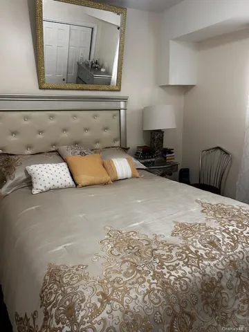 a bathroom with a bathtub and toilet