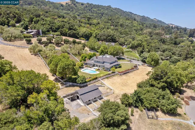 $3,950,000 | 555 Highland Drive, Danville, CA 94526