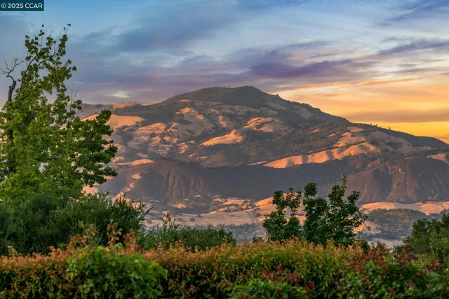 $3,950,000 | 555 Highland Drive, Danville, CA 94526