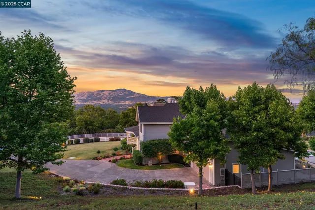 $3,950,000 | 555 Highland Drive, Danville, CA 94526