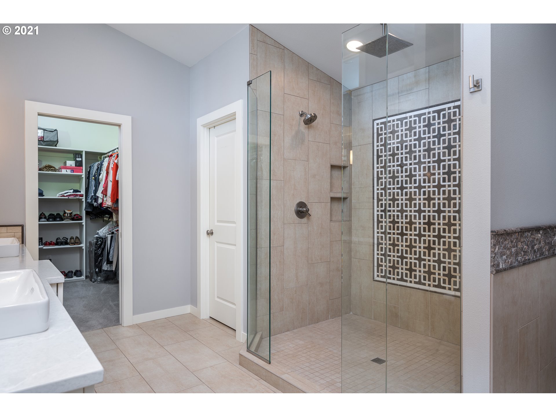 12975 Southwest Elk Rock Road Lake Oswego, OR 97034 - Photo 11 of 32 Gallery Image 11