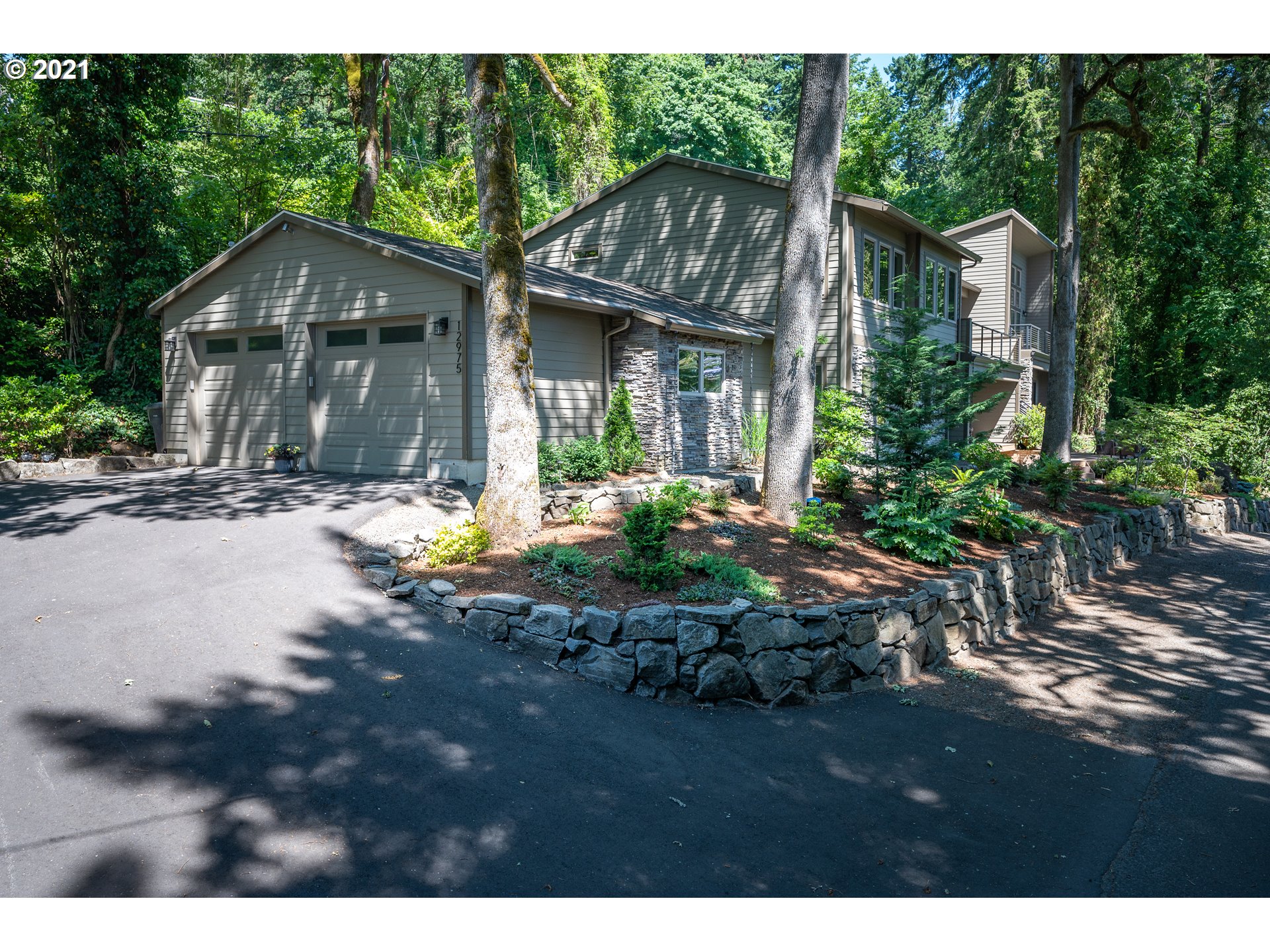 12975 Southwest Elk Rock Road Lake Oswego, OR 97034 - Photo 30 of 32 Gallery Image 30