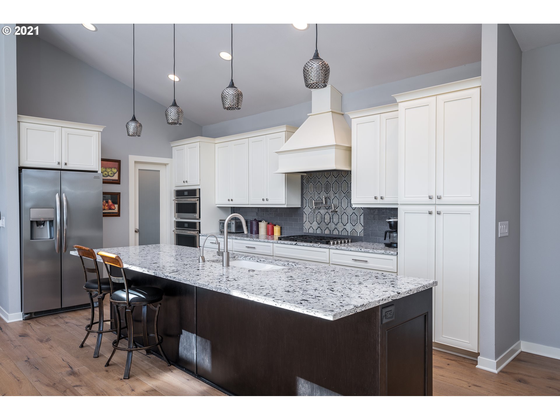 12975 Southwest Elk Rock Road Lake Oswego, OR 97034 - Photo 4 of 32 Gallery Image 4