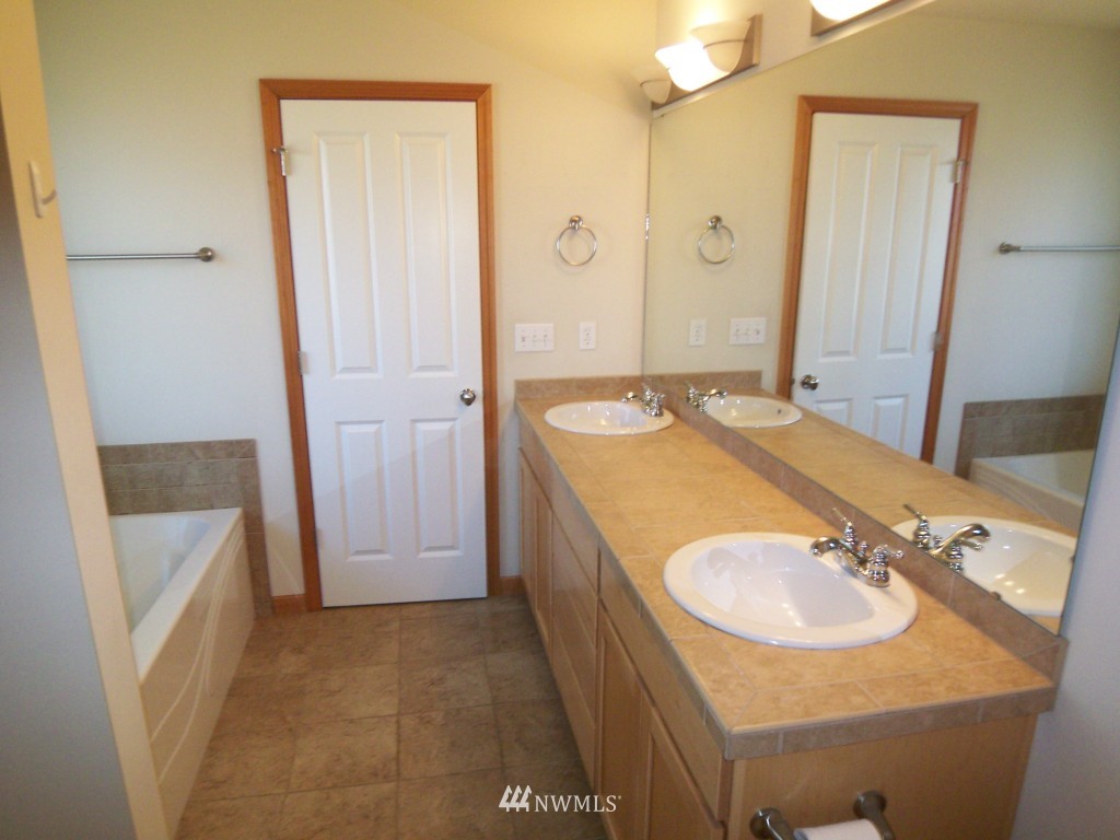 8307 227th Street Southwest Edmonds, WA 98026 - Photo 11 of 15 Gallery Image 11