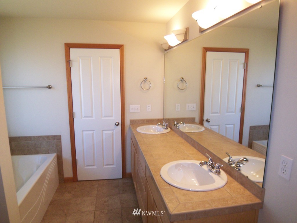 8307 227th Street Southwest Edmonds, WA 98026 - Photo 12 of 15 Gallery Image 12