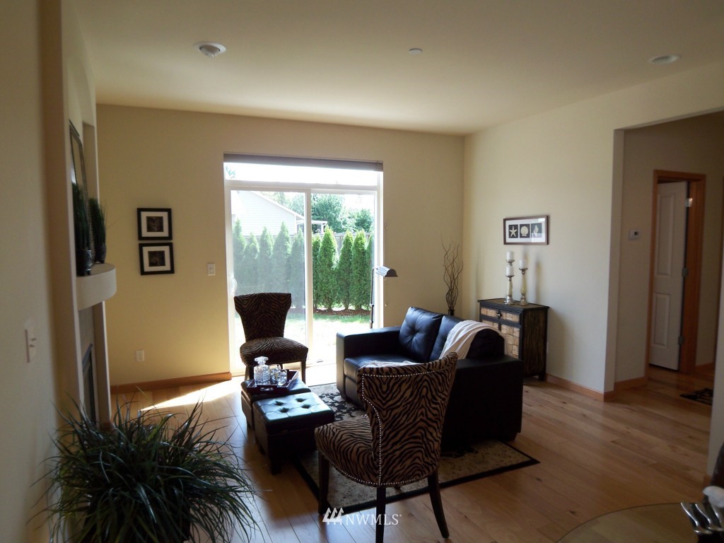 8307 227th Street Southwest Edmonds, WA 98026 - Photo 8 of 15 Gallery Image 8